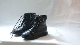 Stiefel schwarz mit Nieten Schnallen guter Zustand