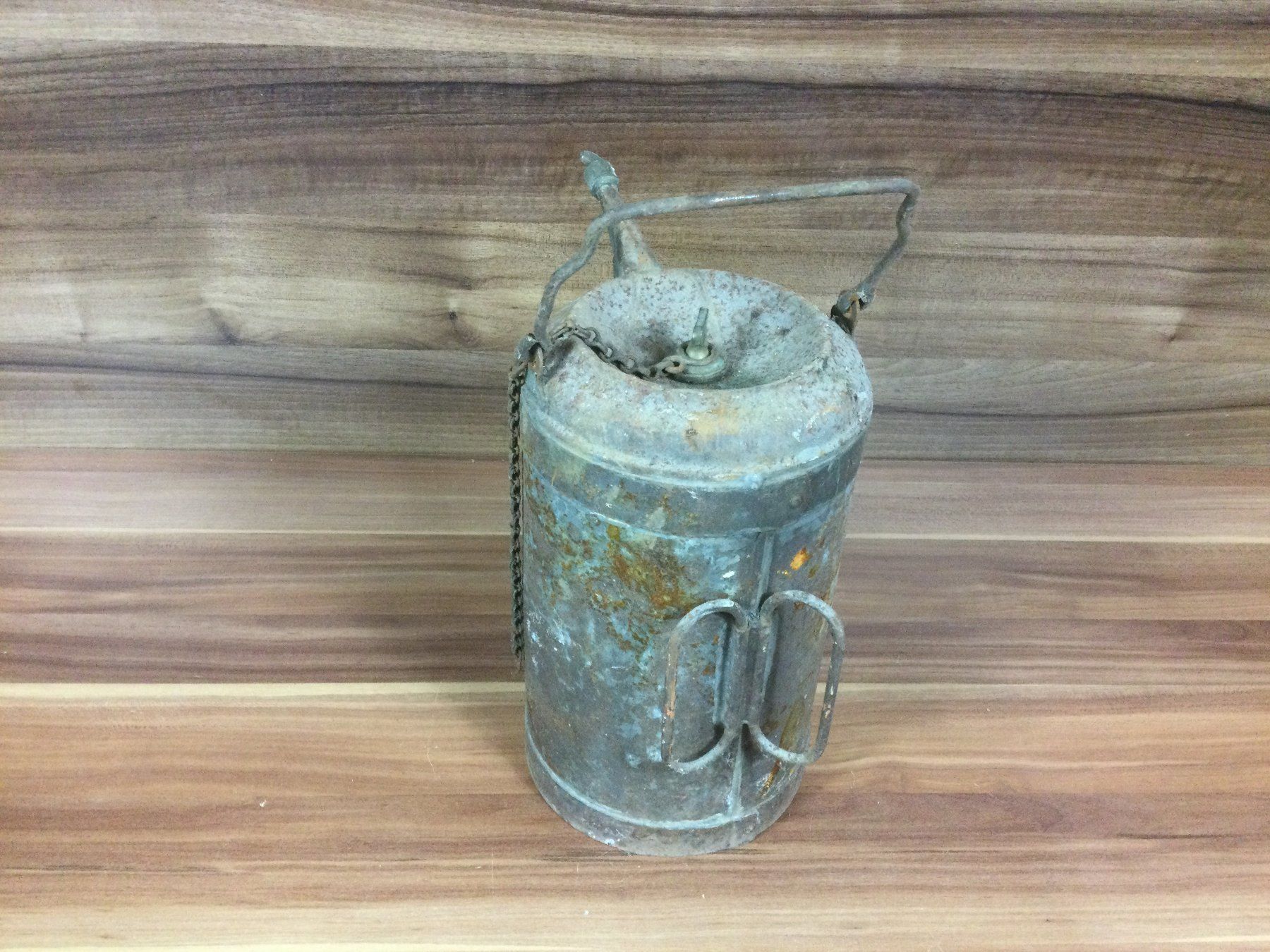 Attrezzi da lavoro: Antike rostige Petrol Blechkanne – Usato da Wangen SZ venduto da kuriosum12 3