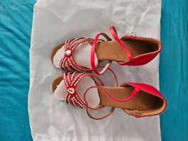Brautschuhe rot und mit Pailetten am Absatz