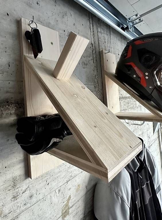 Sonstige Dekorationen & Accessoires: Support mural pour équipement moto – Gebraucht aus Rossens FR von Hondaxx64 4