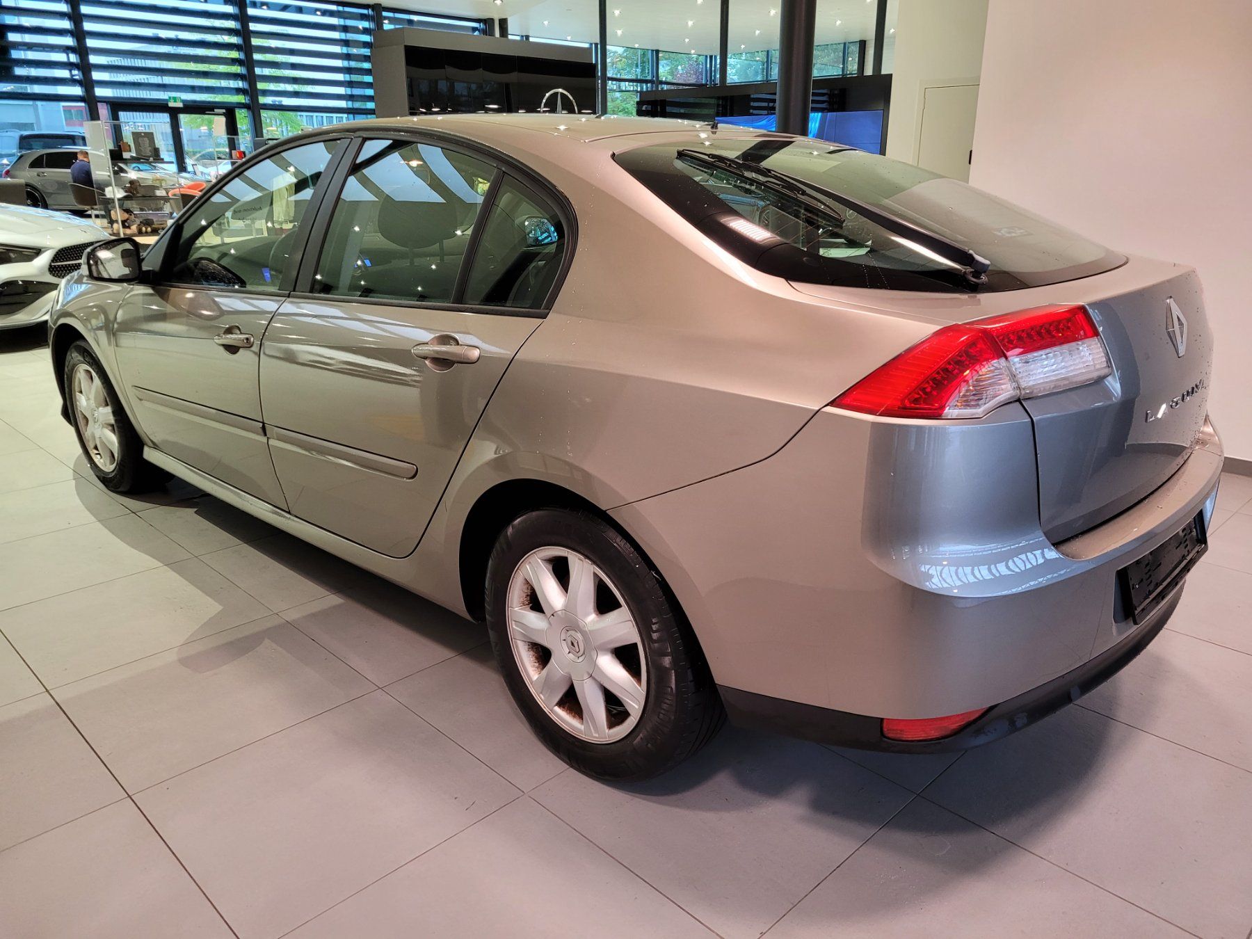 Renault Automobili: Renault Laguna 2.2 DT RT Business – Usato da St. Gallen venduto da HirschAutomobileAG 6