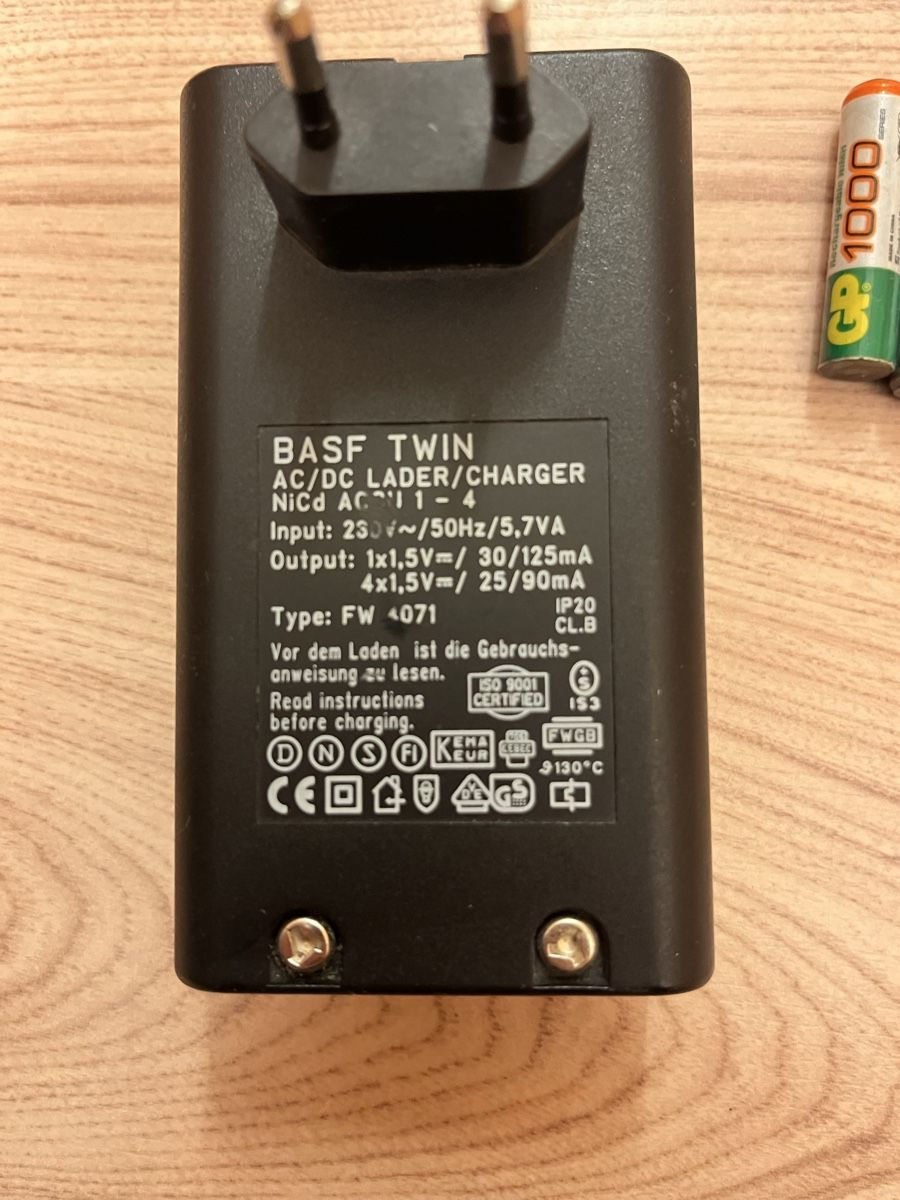 Caricatori & Batterie: BASF Twin Ladegerät mit Akkus, AA und AAA – Usato da Niederwil AG venduto da VST92 3
