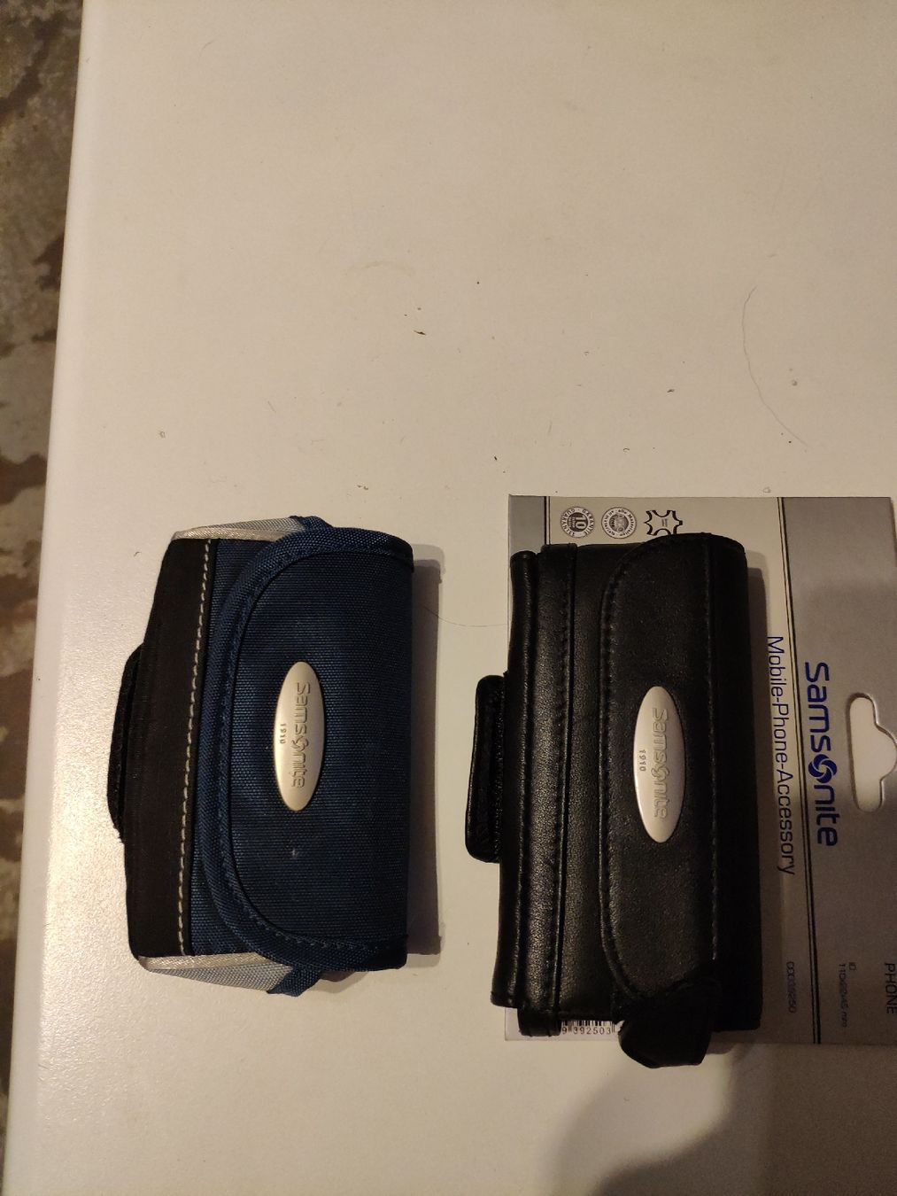 Cover & Protezioni schermo: Kamera oder Handy Tasche Etui Gürtelschlaufe – Nuovo e nell'imballaggio originale da Schaffhausen venduto da ABW-Trading