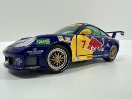 Porsche 911 GT3 1:18 Red Bull, SOLIDO