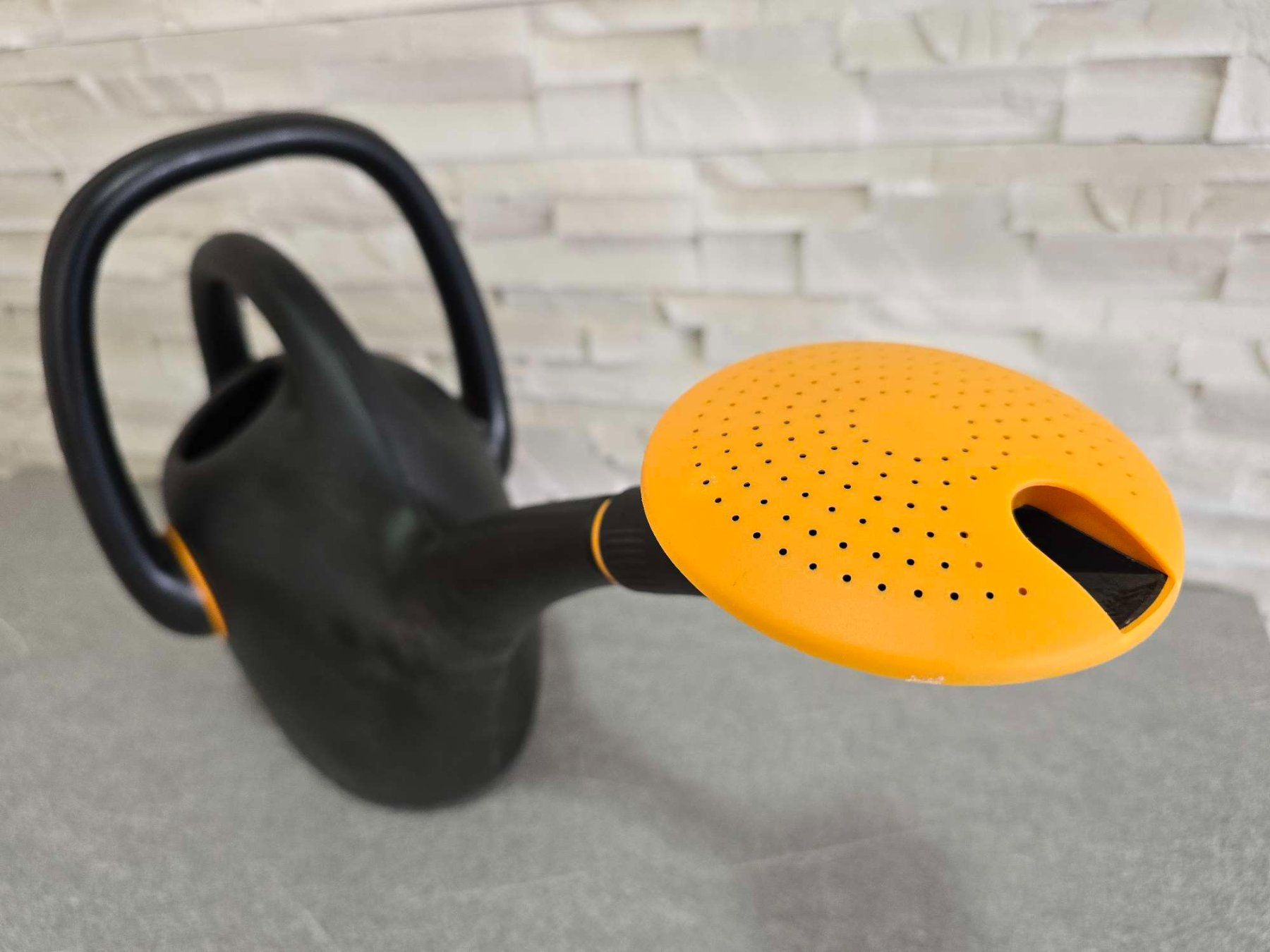 Bewässern & Giessen: Fiskars Gießkanne 10 Liter Kunststoff Gartengießer 2 Griffe – Neu (gemäss Beschreibung) aus Baar von  4