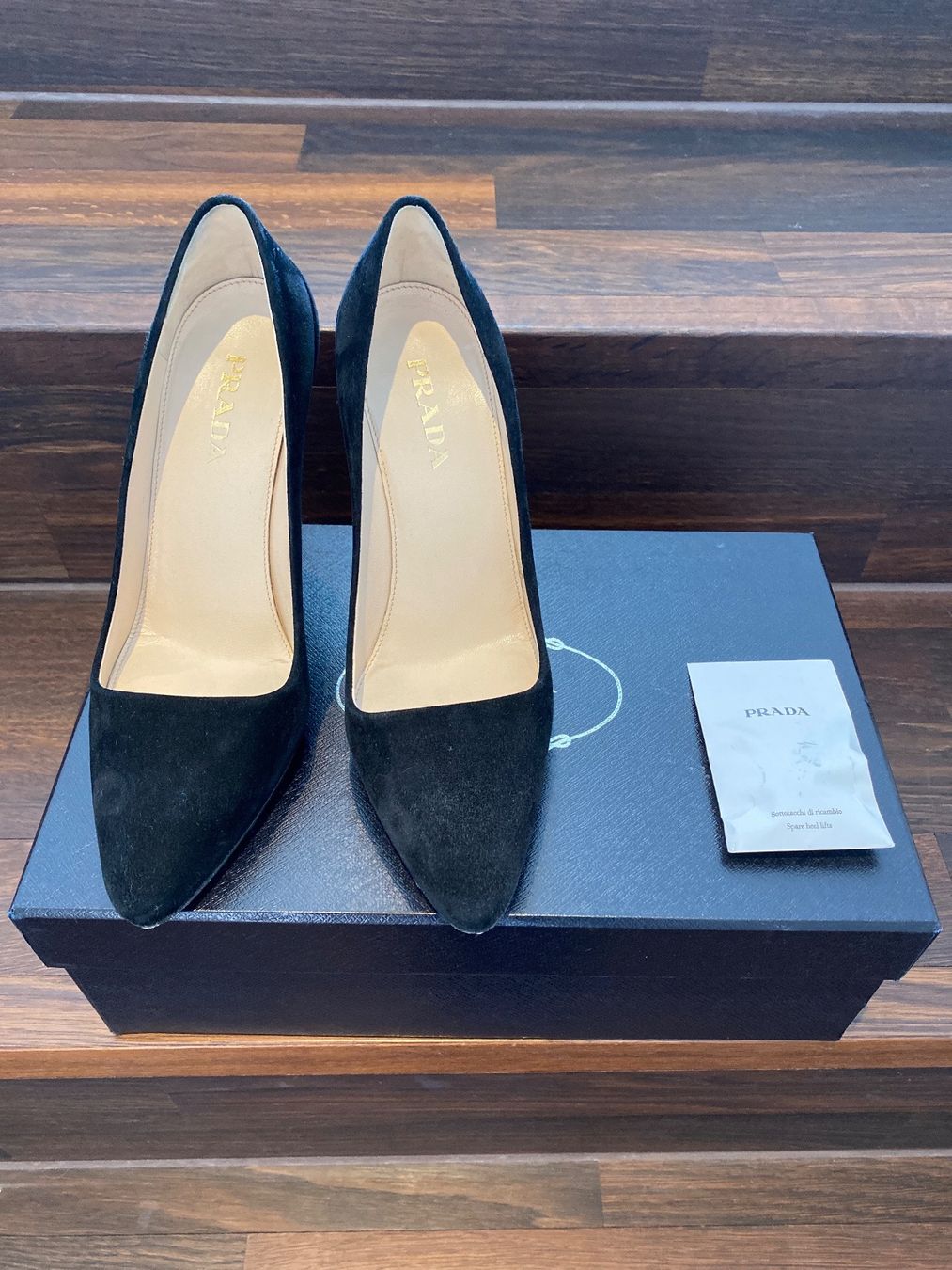 Prada Scarpe da donna: Prada pumps, schwarzes Velourleder, Gr.37 – Usato da Adliswil venduto da mun_k9pf