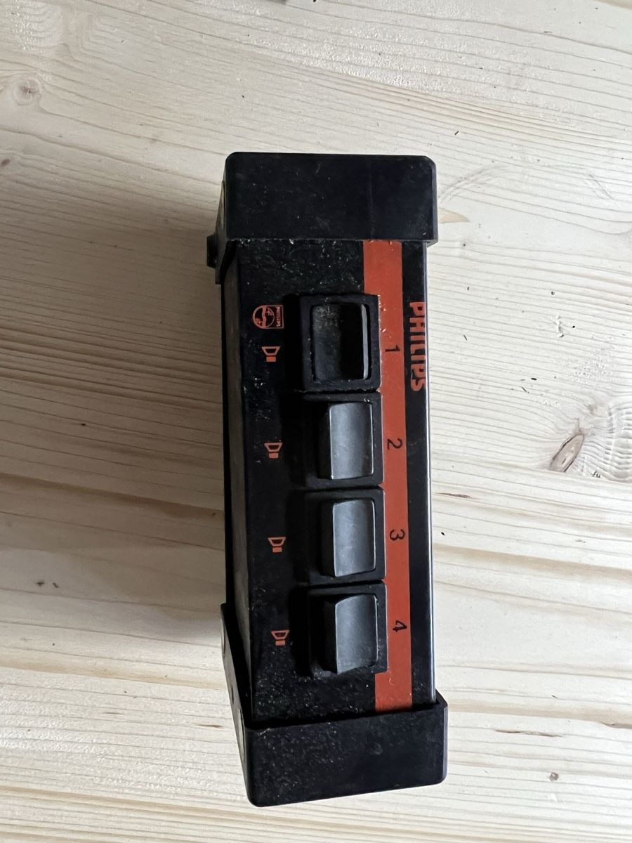 Radios: Stereo Lautsprecherumschalter 2 stk – Gebraucht aus Bonaduz von MalvinPMP 1