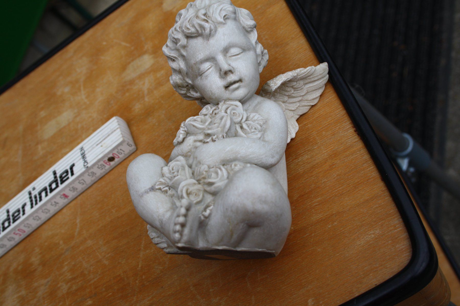 Statuette: ENGEL ENGELSFIGUR MIT ROSEN – Usato da Wauwil venduto da Pneuedy 7