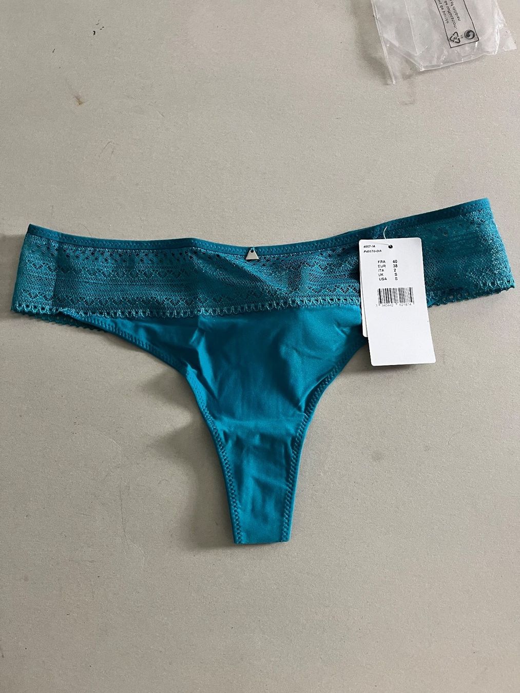 Passionata Sonstige Unterwäsche: String Passionata (Chantelle), grün, Grösse 38 – Neu und originalverpackt aus Rudolfstetten von gst_g7xl