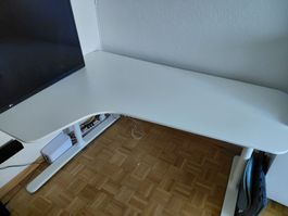 Verkaufe höhenverstellbaren Eckschreibtisch