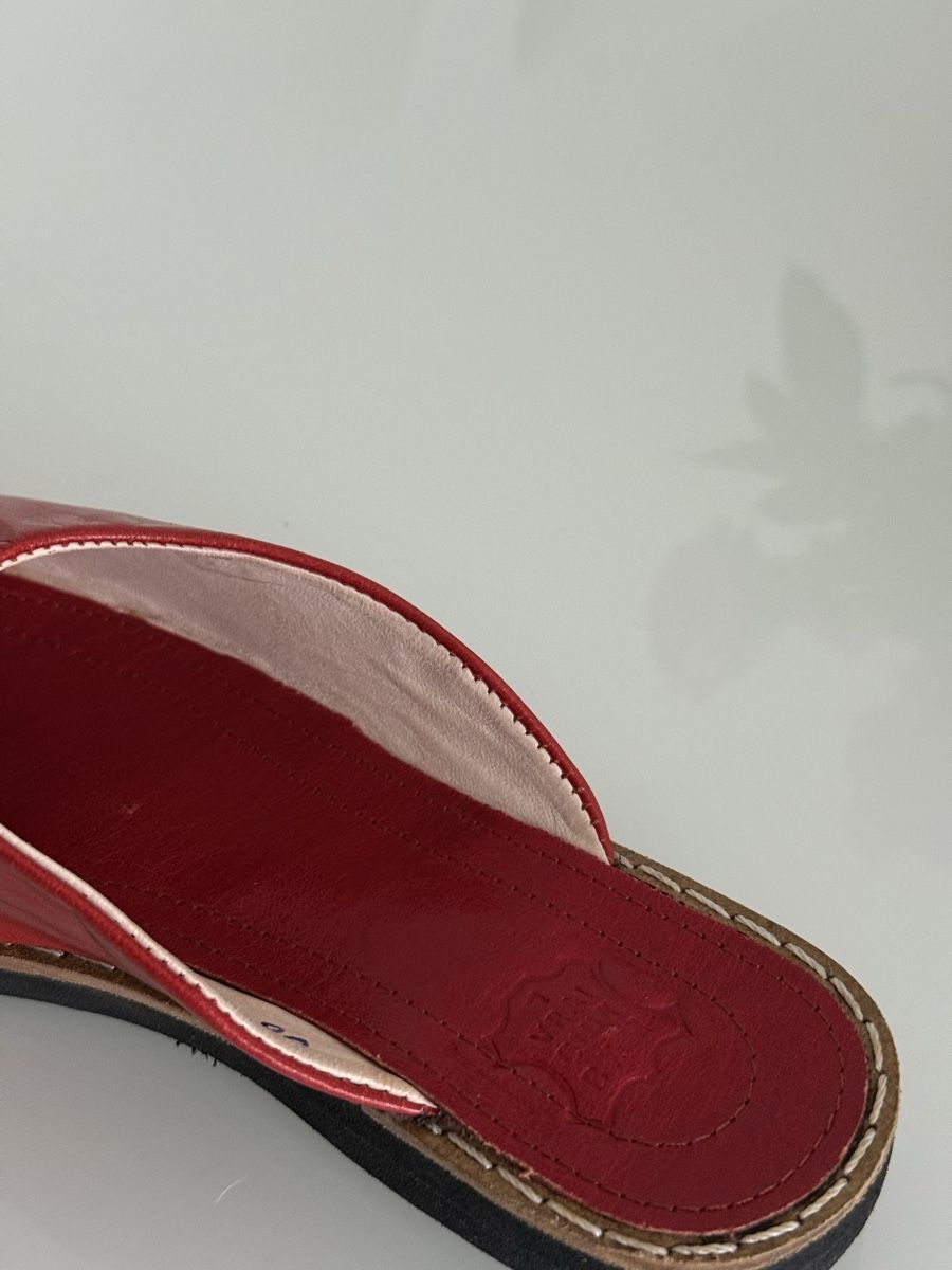 Scarpe da donna: NEW Handmade Red Leather Slippers Mules Babouche – Nuovo (secondo la descrizione) da Thalwil venduto da perulina 4