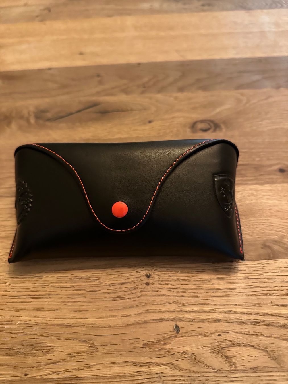 Altro in  Abbigliamento & Accessori: etui Ray Ban Ferrari – Usato da Genève venduto da Zimmii91
