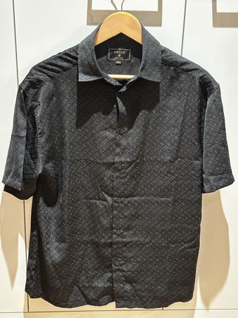 Neues SikSilk-Shirt in Schwarz, Grösse S,