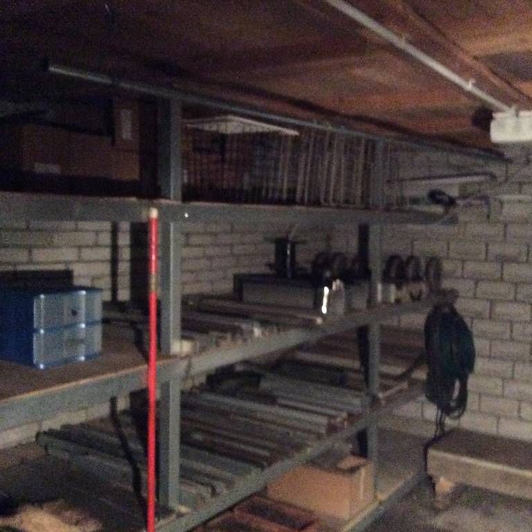 Scaffali: starkes ,grosses Eisengestell – Usato da montlingen venduto da luchingerabit 1