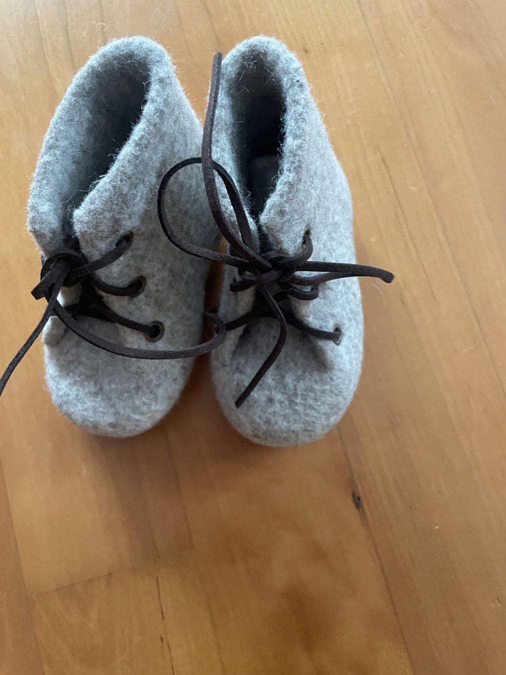 Scarpe per ragazzi: NEU Handgemachte Baby-Wolleschuhe – Nuovo e nell'imballaggio originale da Adliswil venduto da Udarius 3