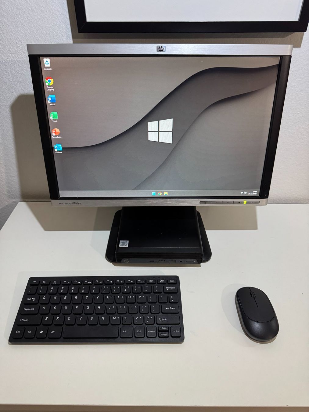 PC: Pc Hp Mini Complet - écran + souris et clavier sans fil – Nuovo (secondo la descrizione) da Fribourg venduto da C.Garcia 1