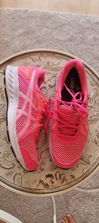 Asics Scarpe da donna: ASICS Laufschuhe – Usato da Vaduz venduto da has_lbl2