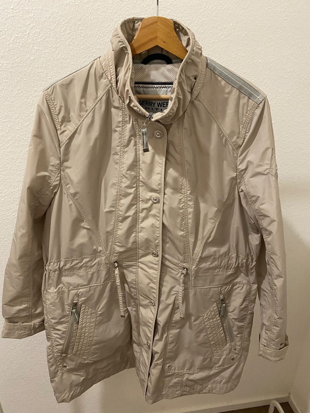 Gerry Weber Giacche: Gerry Weber Parka Jacke hellbeige Gr. 44 – Usato da Pratteln venduto da a23_j2gs 1