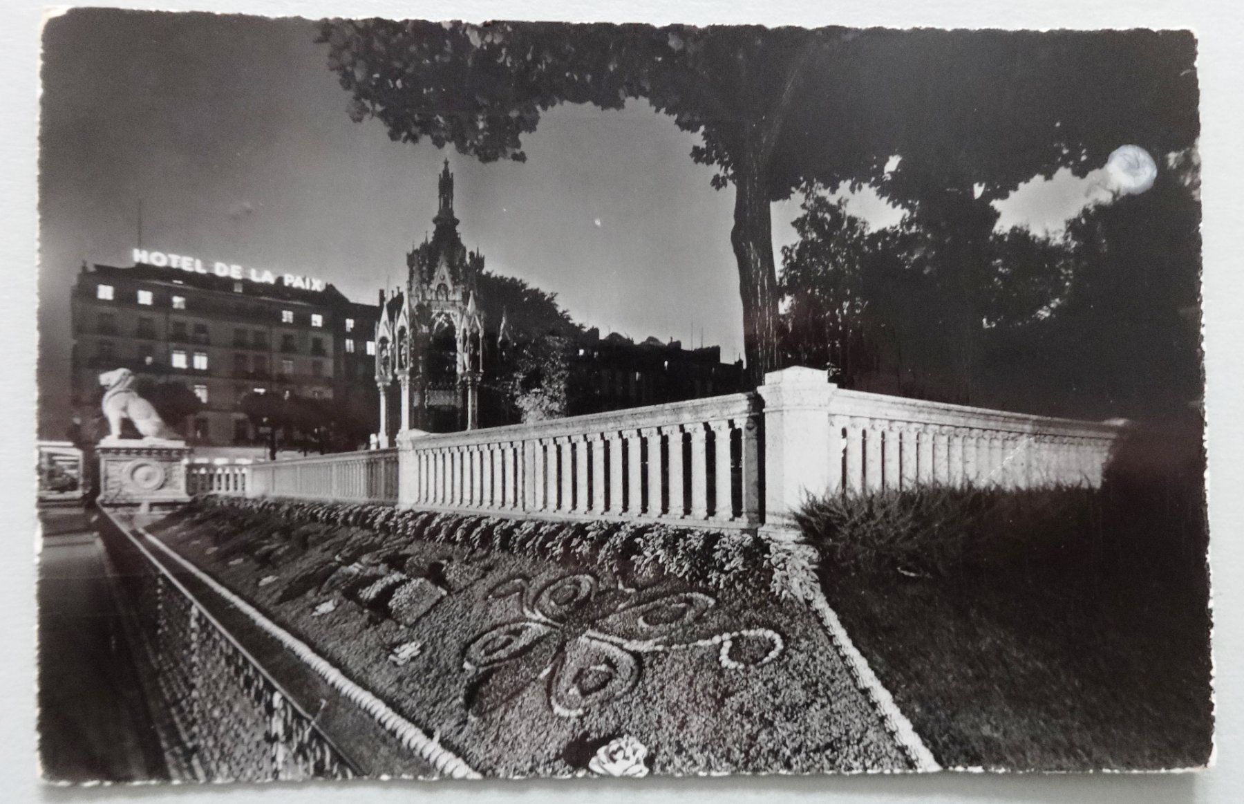Cartes postales: Genève - Le Monument Brunswick – Défectueux à Fétigny par Billy2miny