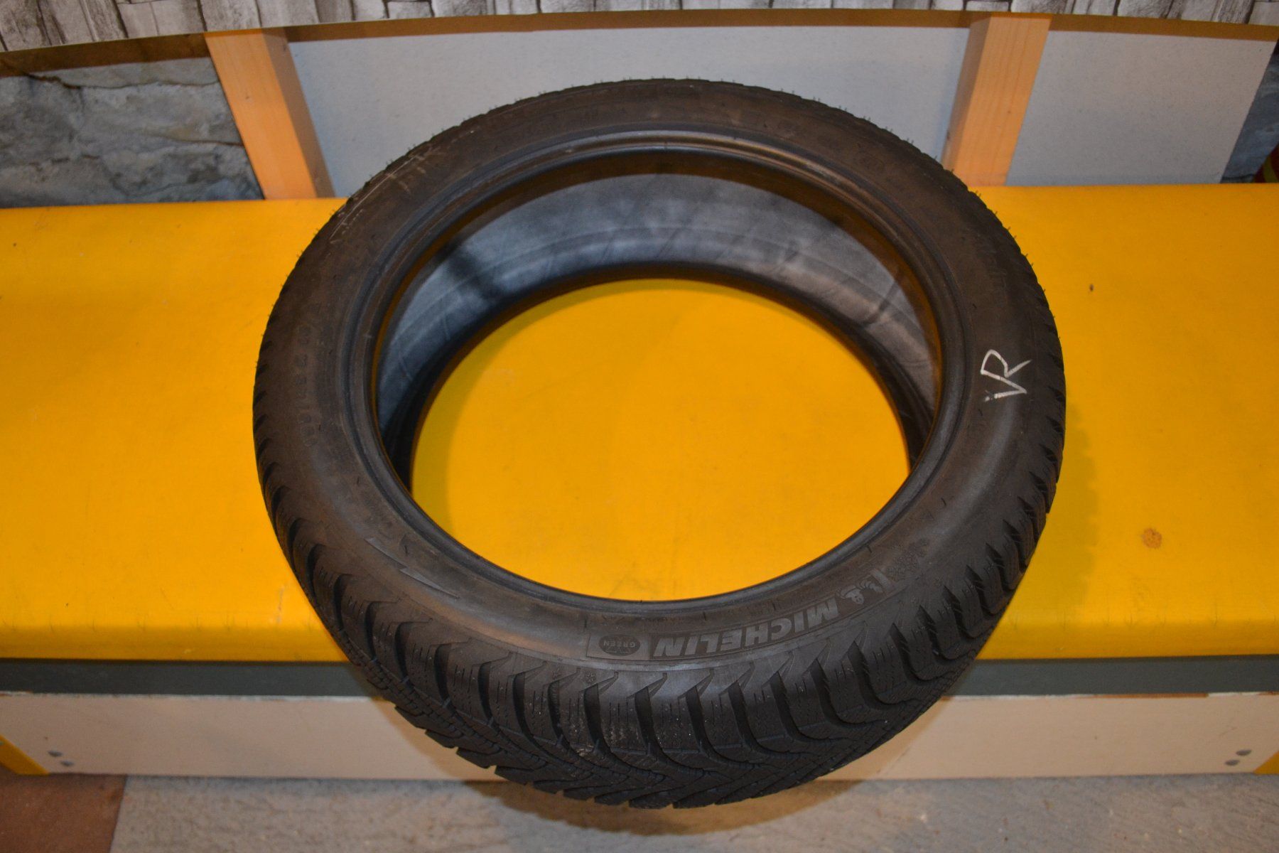 Michelin Pneus & Kompletträder: 1 Winterreifen 195/45 R16 – Gebraucht aus Ebnat-Kappel von Selun34