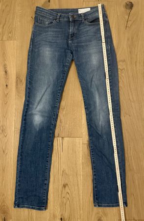 Schöne, angenehm zu tragende Jeans; W27, L34