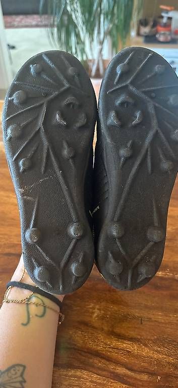 Scarpe per ragazzi: Fußballschuhe Kipsta 33 – Usato da Tegna venduto da JenTimo 2