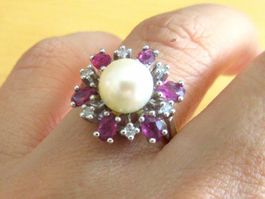 Weissgold-Ring m. Akoya-Perle, 6 Rubine + 6 Diamanten, Gr.53