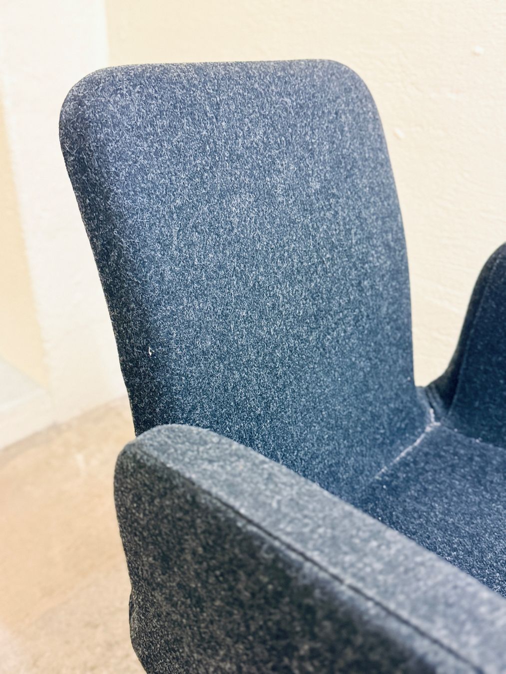 Stühle: 3 Chaises du bureau très confortable. Surface en velours – Gebraucht aus Morges von M-Store 5
