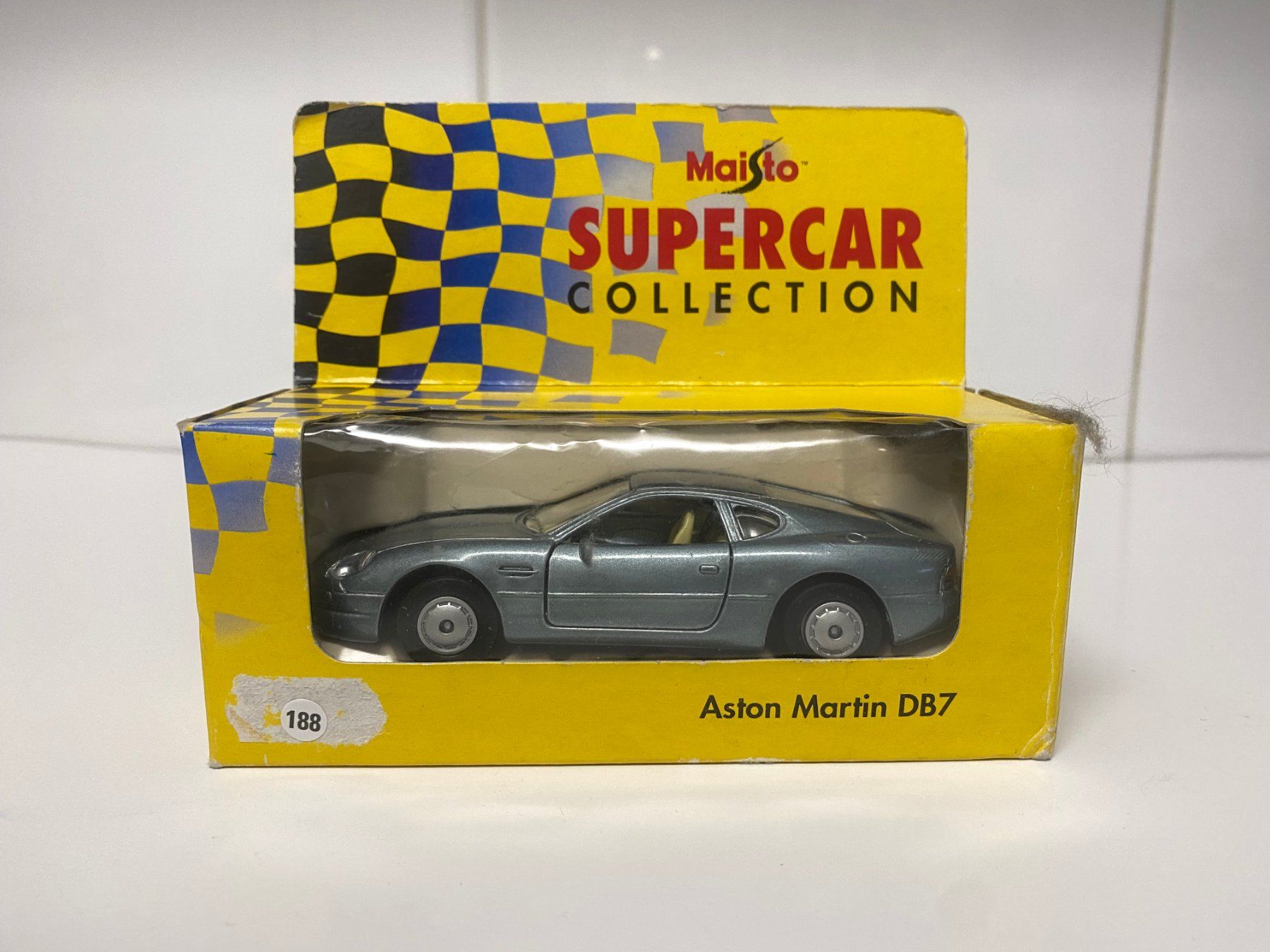 Aston Martin Modellini d'auto: Aston Martin DB 7 1-43 Maisto  188 neu OVP – Nuovo e nell'imballaggio originale da Stäfa venduto da executive-cars 1