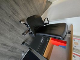 Bürostuhl mit Rollen, Echtleder. neuwertig