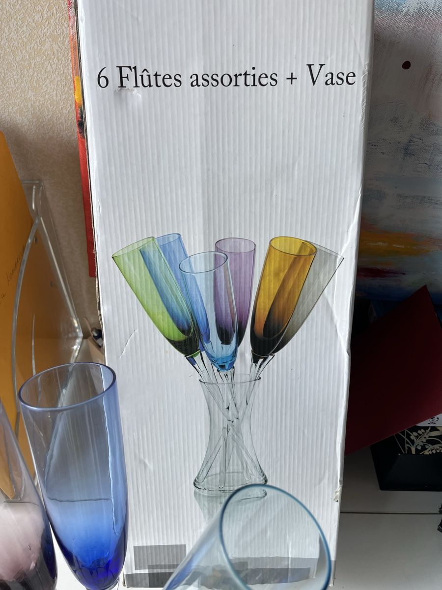 Gläser: 6 Flutes Assorties + Vase set new – Neu (gemäss Beschreibung) aus Chêne-Bougeries von Seetooyoo 2