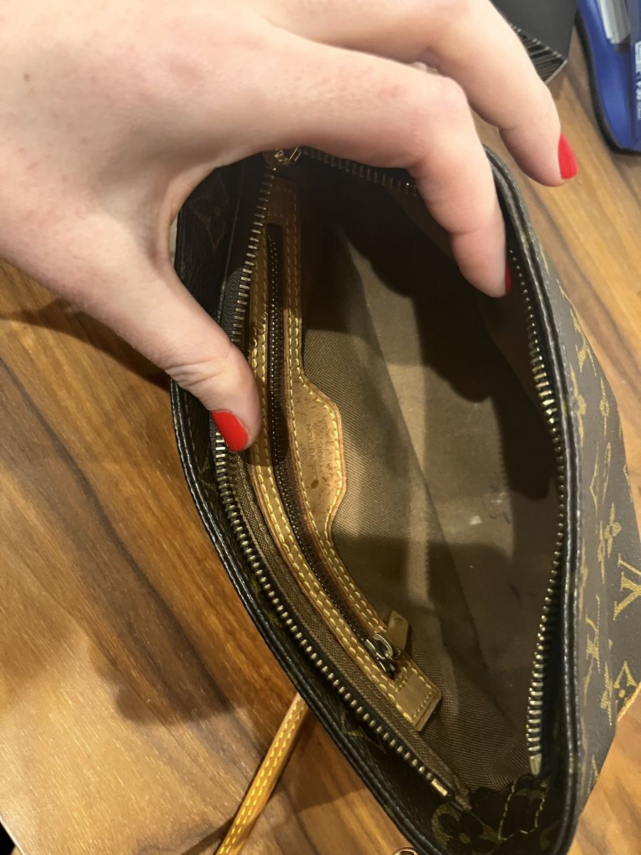 Louis Vuitton Borse: Louis Vuitton Umhängetasche Monogramm Canvas – Difettoso da Dotzigen venduto da White_Warrior 3