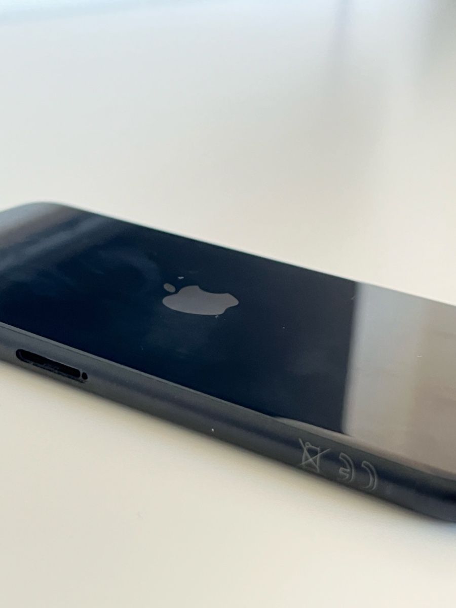 Apple Portables: iphone se 3gnration  – D'occasion à Courtepin par asm_nm6k 2