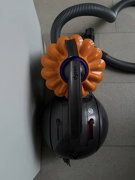 Staubsauger & Zubehör: Dyson Ball DC33C – Gebraucht aus Horgen von ErsterImperator 3