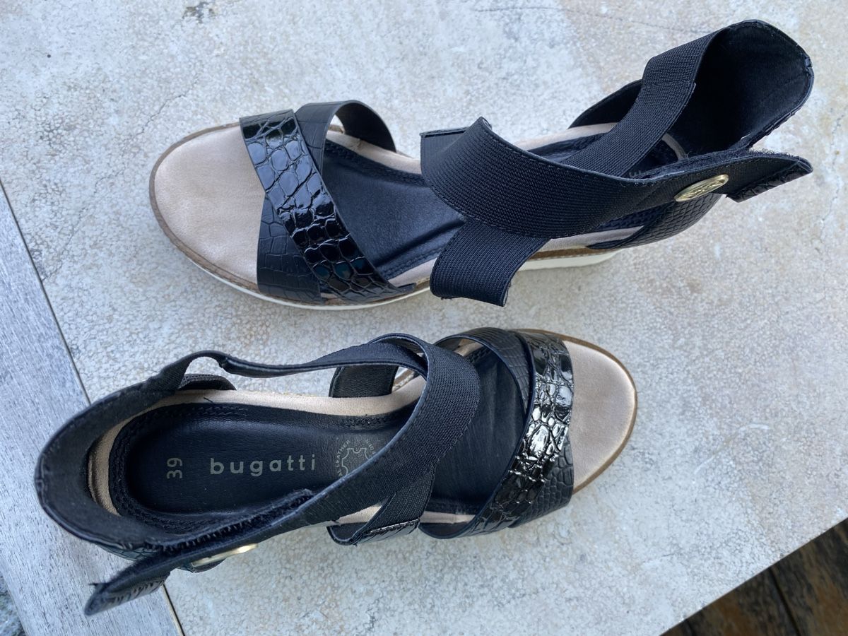 Bugatti Scarpe da donna: Damensandalen Bugatti Grösse 39 Keilabsatz – Usato da Erschwil venduto da kusabo 2