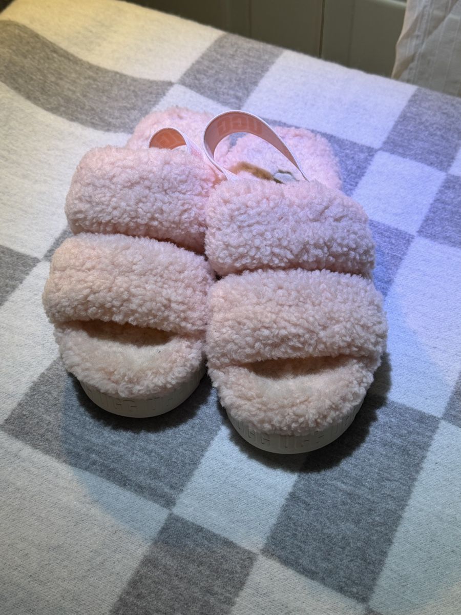 Ugg Chaussures femmes: Ugg Hausschuhe rosa  – Neuf (Voir description) à Winterthur par sas_b2w5 2
