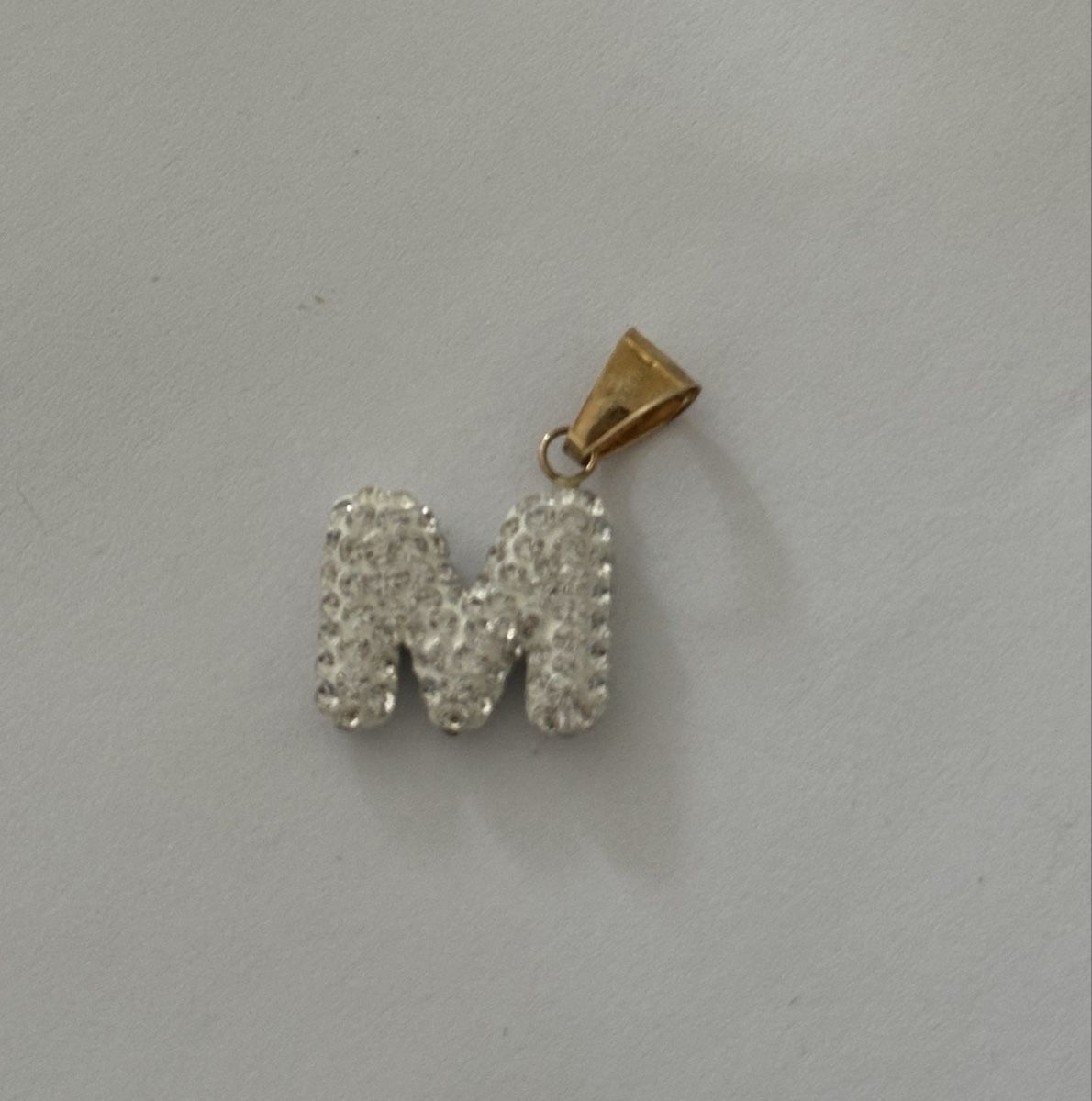 Pendentifs: Pendentif lettre M strass or jaune véritable  – D'occasion à Montreux par luc_w7cx