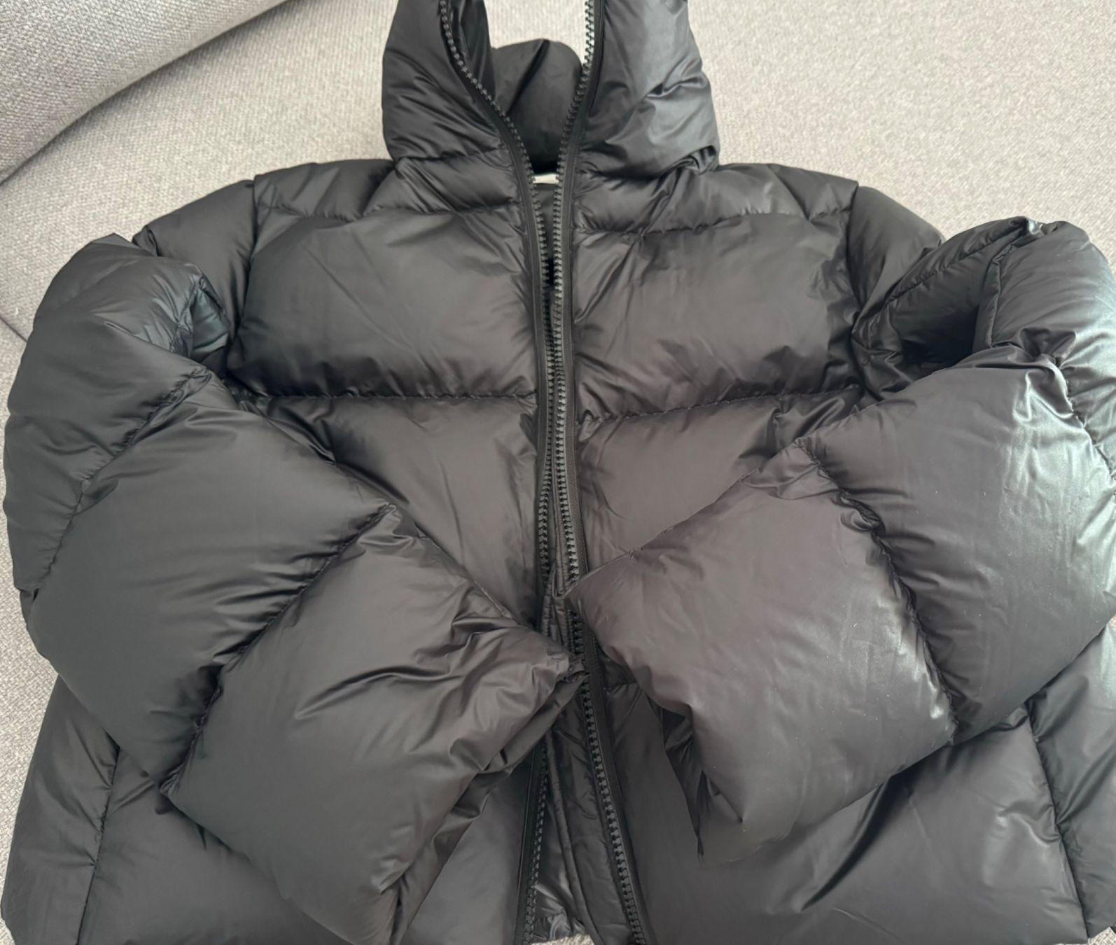 Giacche: Daunenjacke schwarz GR.38 – Nuovo (secondo la descrizione) da Thun venduto da kth_ng29