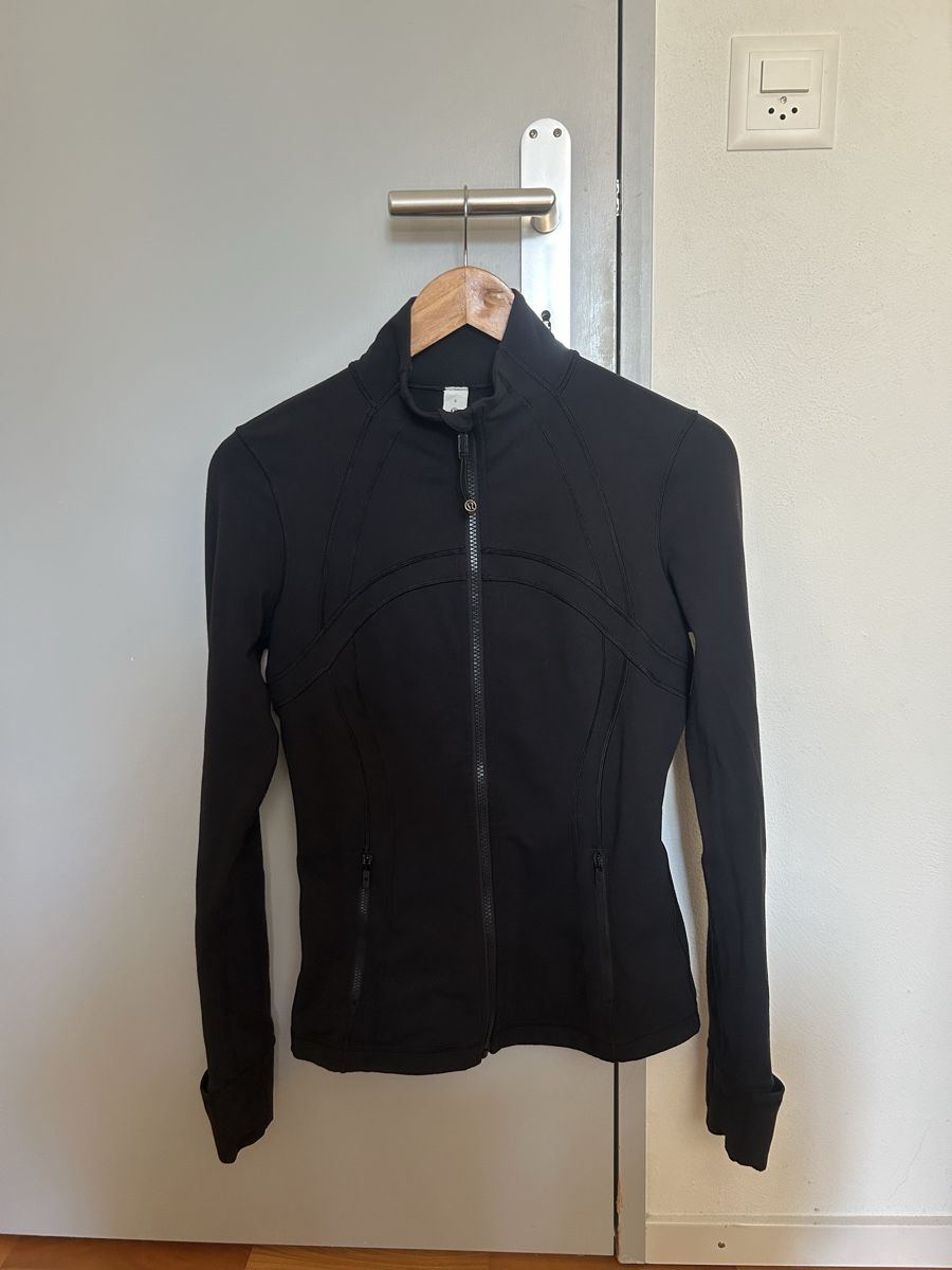 Lululemon Giacche: Originale Lululemon Jacke Schwarz GRÖSSE: 6 – Usato da Winterthur venduto da jon_5tzr