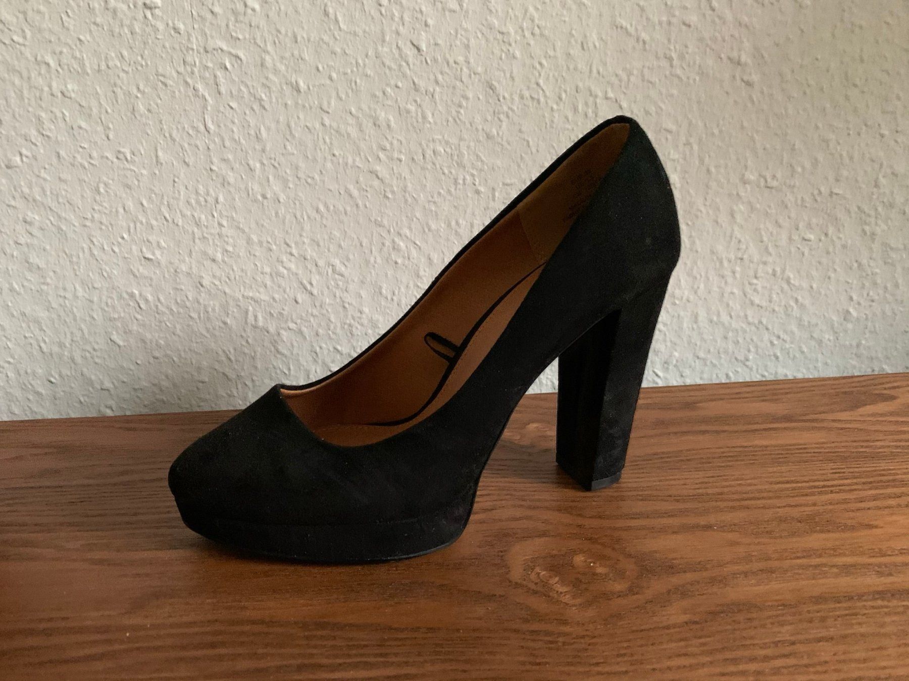 H&M Damenschuhe: Wildleder Pumps schwarz - 36 – Gebraucht aus Zürich von Diazaio 1