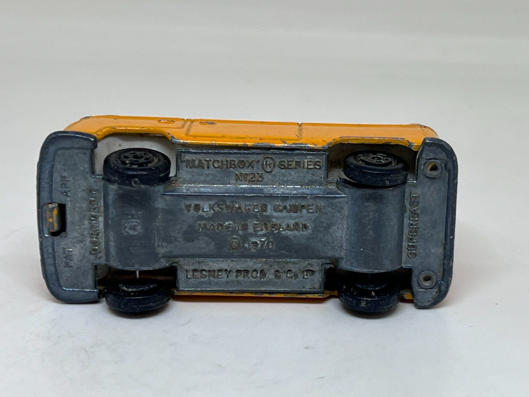 Matchbox Modellini d'auto: Matchbox Volkswagen Camper #699 – Usato da Wildegg venduto da LaaBoutique 3
