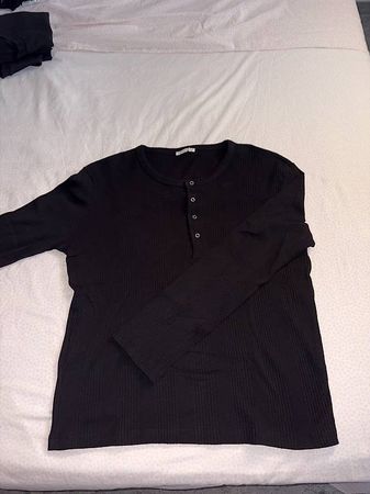Hanley in Schwarz