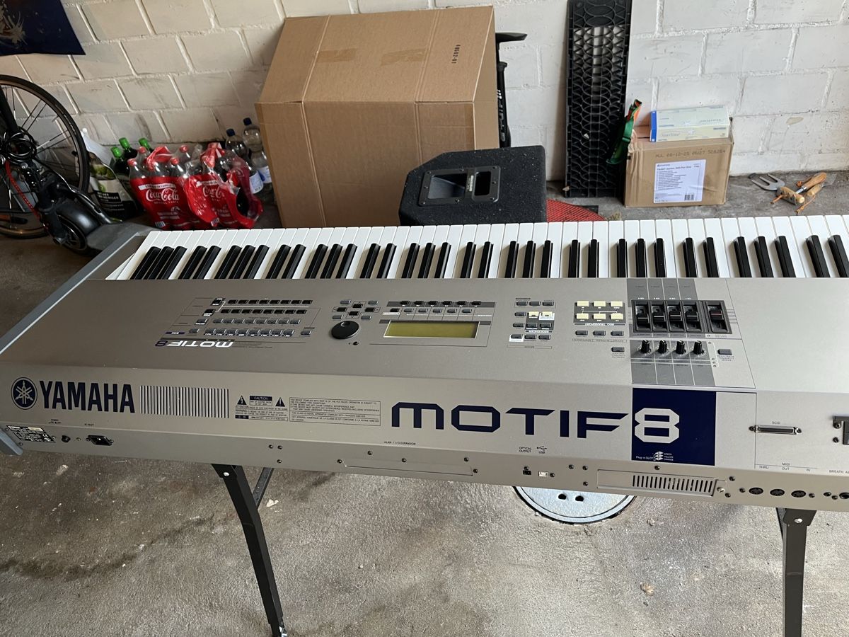 Yamaha Strumenti musicali: Yamaha Motif 8 Set – Usato da Rorschach venduto da Lukipz 5