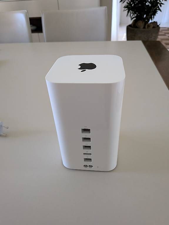 Modem & Router: Apple AirPort Extreme A1521 – Usato da Warth venduto da intros 1