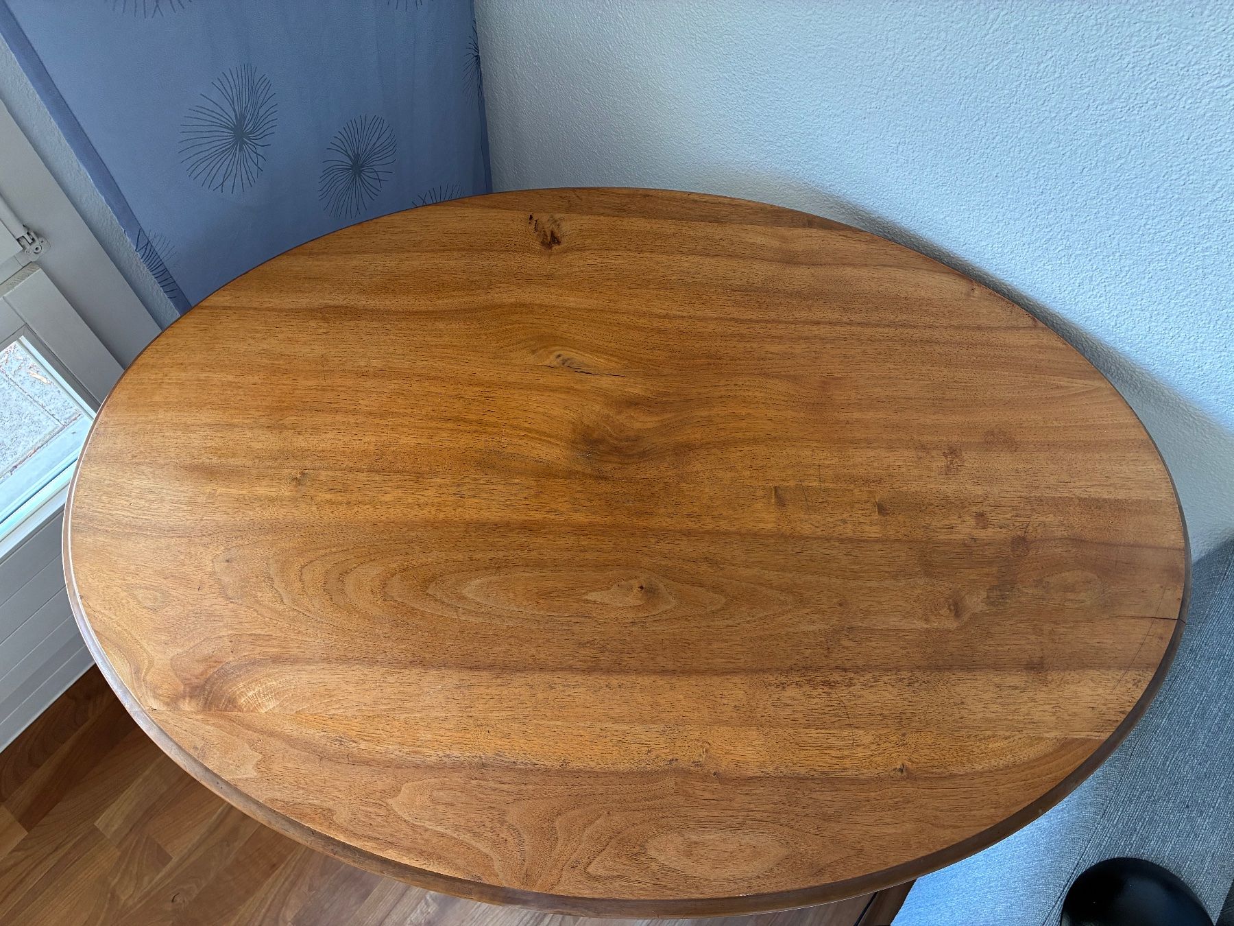 Tavoli: Antiker Holztisch, oval – Usato da Wädenswil venduto da gab_xrs9 2