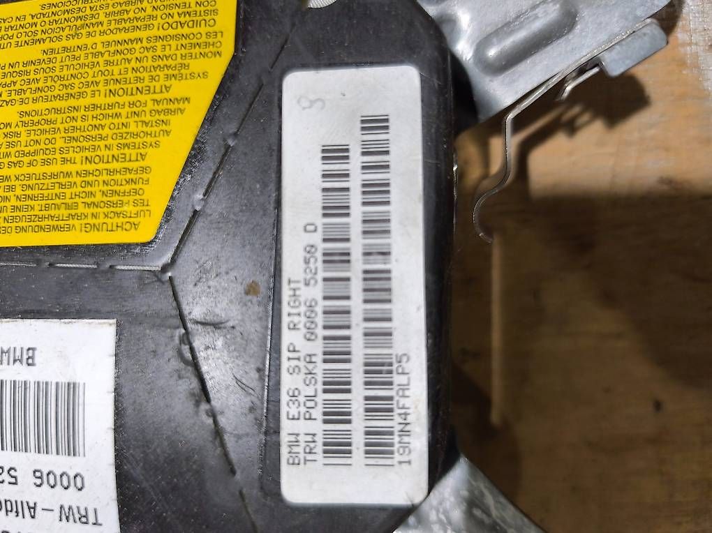 Tutti pezzi di ricambio auto: BMW E36 Original Sidebags Rechts+Links. – Usato da Zihlschlacht venduto da rad_vvm9 2