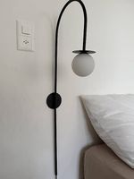 2 Wandleuchten aus Opalglas