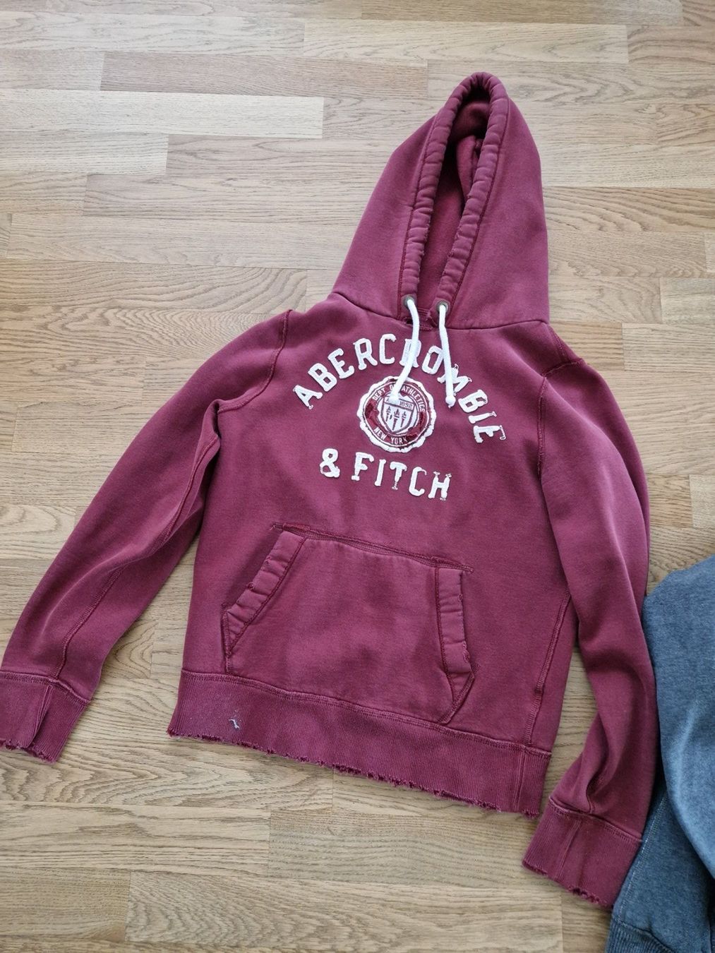 Abercrombie Pullover & Sweatshirts: Abercrombie & Fitch Pullover weinrot M – Gebraucht aus Nendeln von Zopfie_