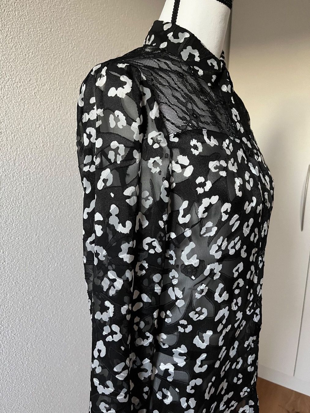 Guess Camicette: Guess Bluse Grösse XS – Nuovo (secondo la descrizione) da Grafstal venduto da fynesong 4