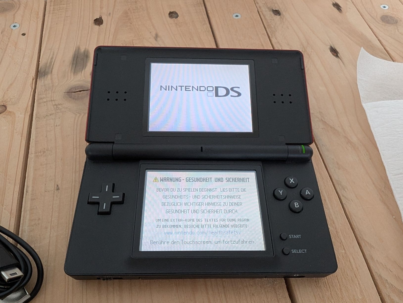 Nintendo Console: Nintendo DS-Lite, rot-schwarz – Usato da Buttwil venduto da Sadusk 2